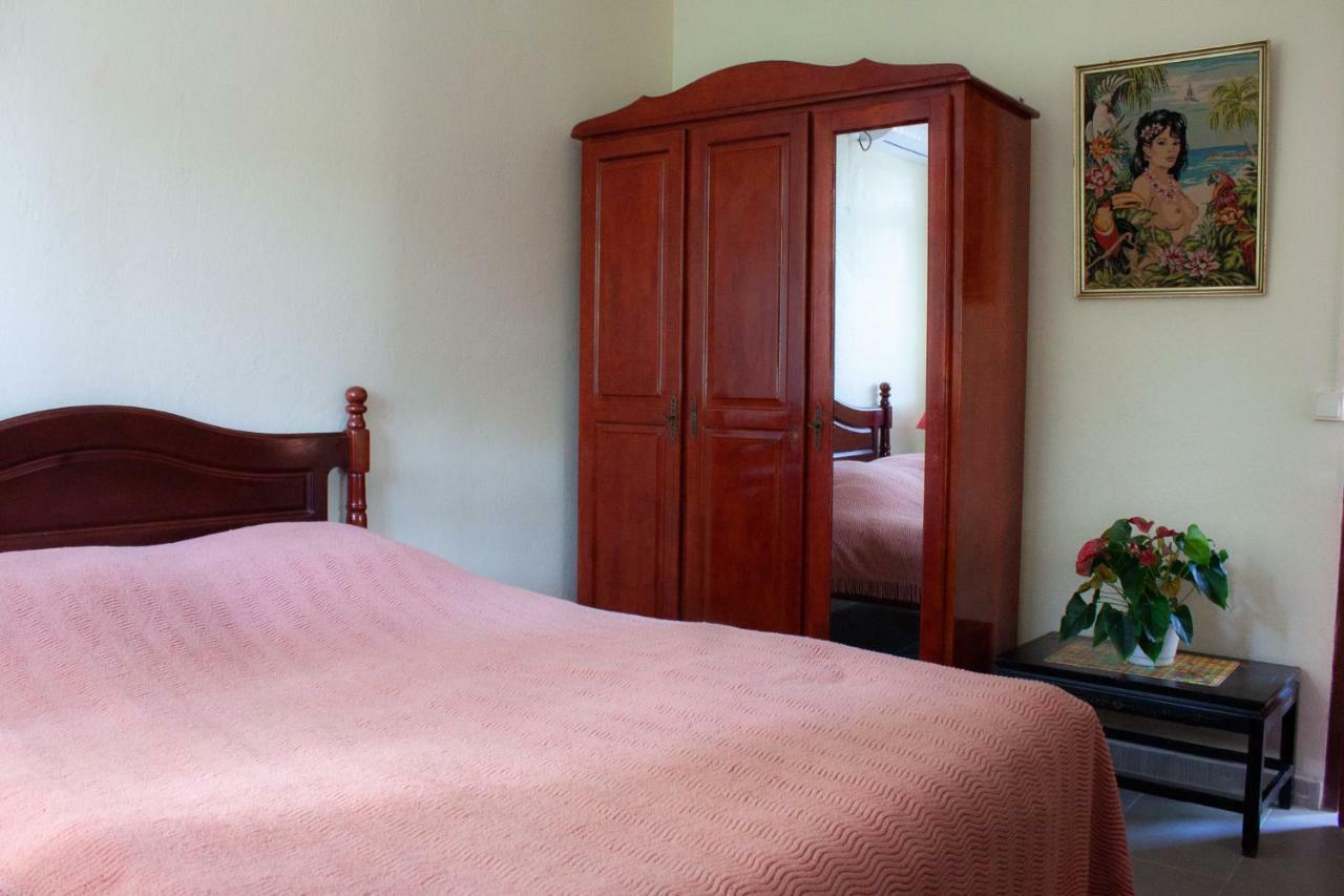 Hotel le Cocon Le Moule Esterno foto